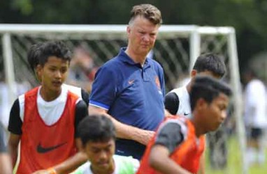 Van Gaal Berharap Liga Champions Ganggu Timnas Spanyol